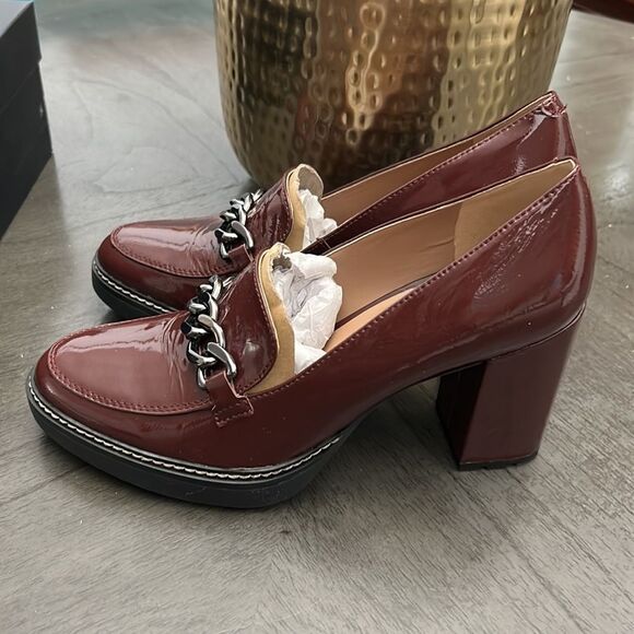 Naturalizer Callie Patent Leather Chain Detail Lug Sole Moc Loafer Pumps - Picture 6 of 9